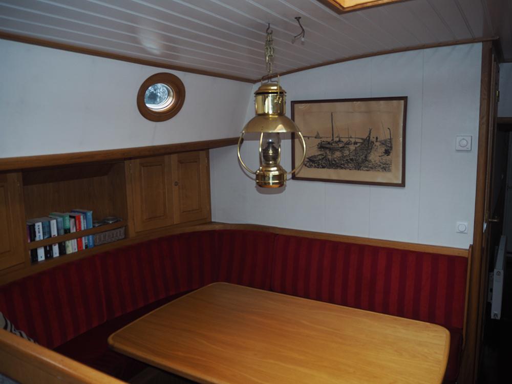 Saloon, Accommodation